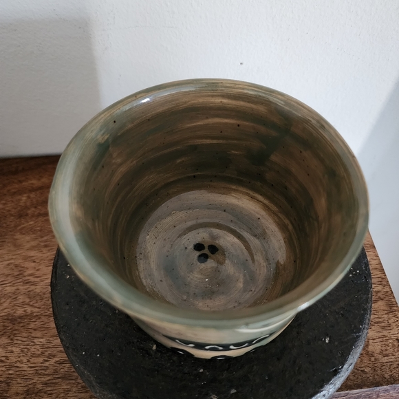 Green Glazed Small Lines & Curves Design Clay Planter - Picture 4 of 5